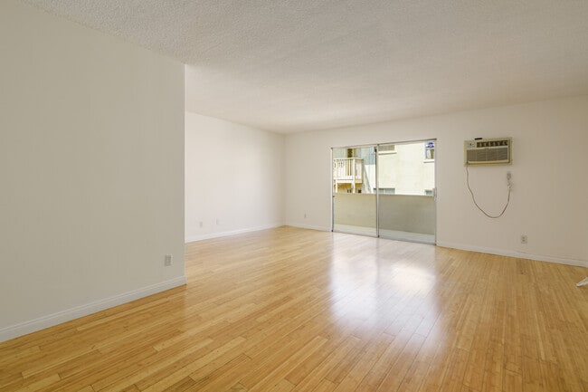 Living Room - 2803 Arizona Ave