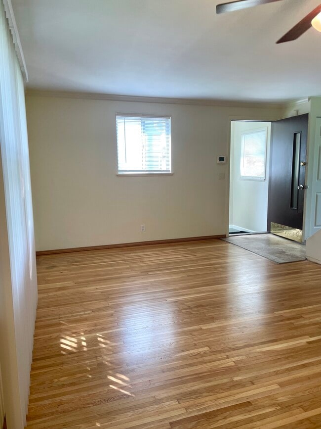 68 Moxon Dr