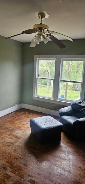 Photo - 305 E Main St