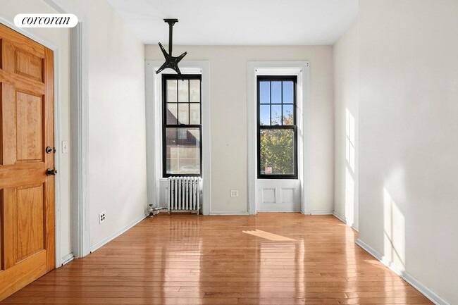 Photo - 2137 Pacific St