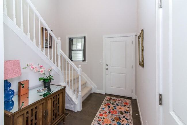 Photo - 2544 Oxford Cir