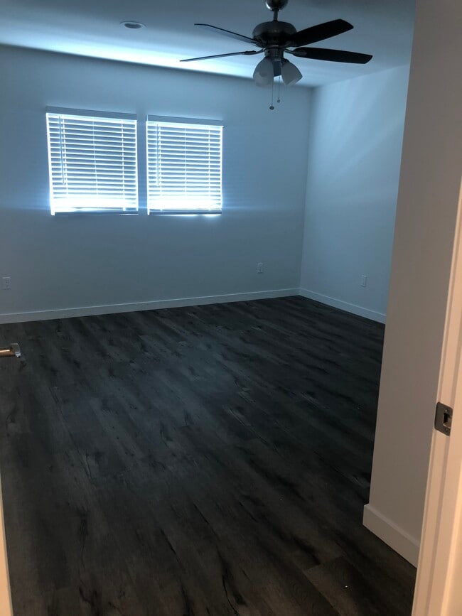 Photo - 1230 S Holt Ave Unidad 1230