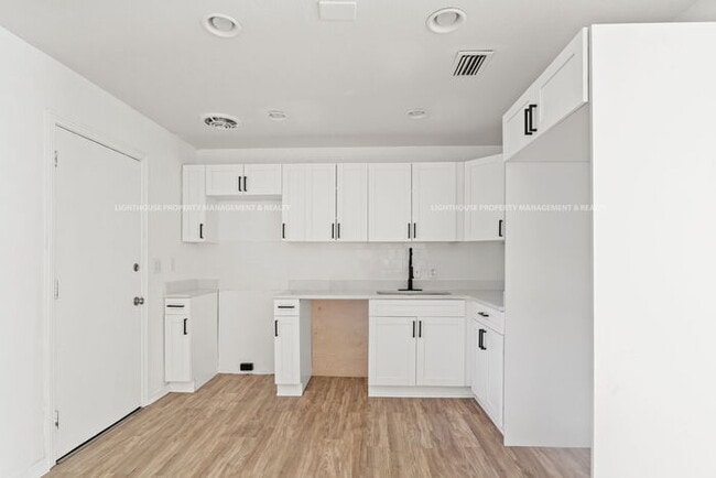 Photo - NEWLY RENOVATED 4 bed/1 bath!