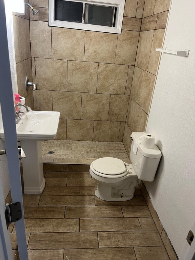 Photo - 384 N Westside St