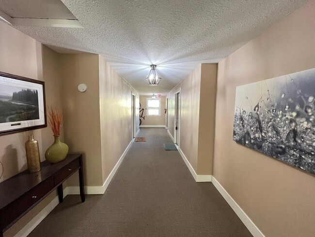 Photo - Lovely Private 2Bed + 1Bath Westmoreland Condo!! Secured Entry Building & Parking! Unit 1739
