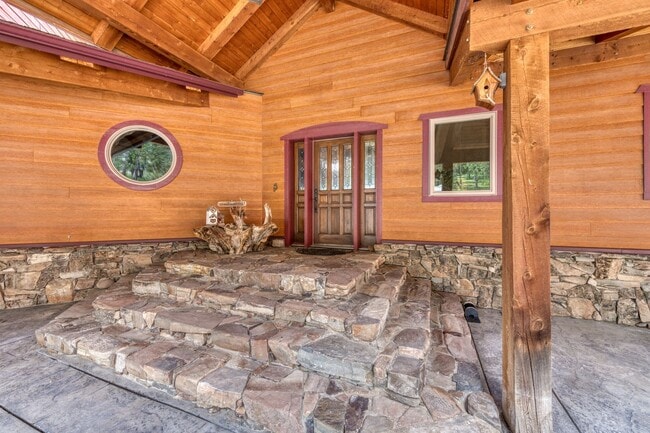 Photo - Stunning Home in Beautiful Private Setting!!