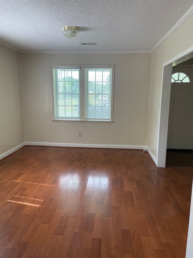 Photo - 2103 Burins Dr