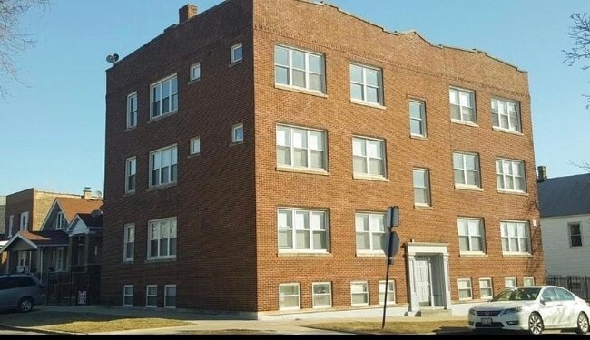 Building Photo - 4954 W Dickens Ave Unit 3