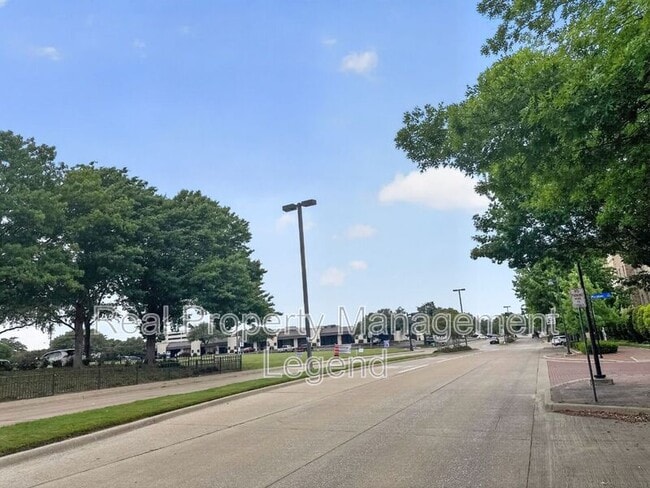 Photo - 15850 Quorum Dr