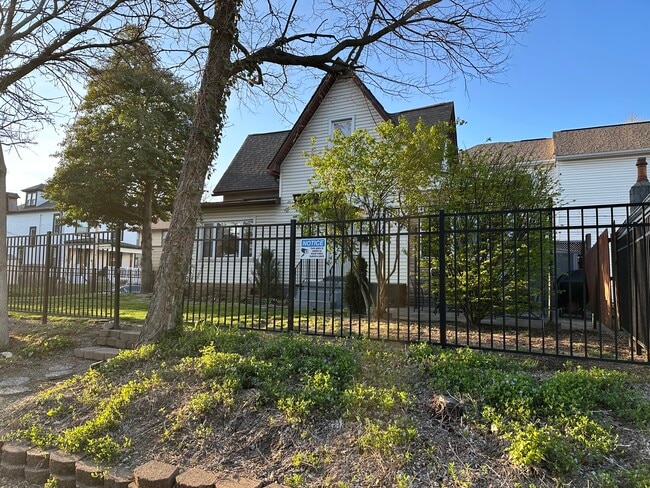 Building Photo - 2350 Indiana Ave Rental