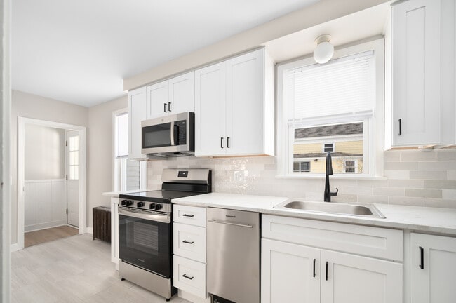 Photo - 81 W Pontiac St