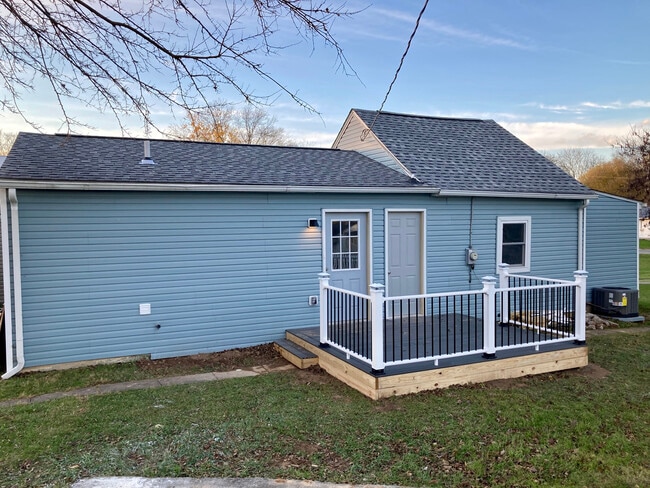 Building Photo - 708 Lewis Ave Rental
