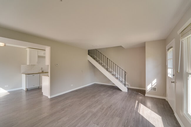 Photo - 1883 Jamestown Cir