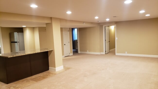 Building Photo - 3250 Jasmine St Unit B