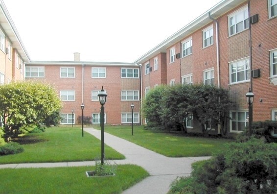 Building Photo - 2349 W Jarvis Ave Rental