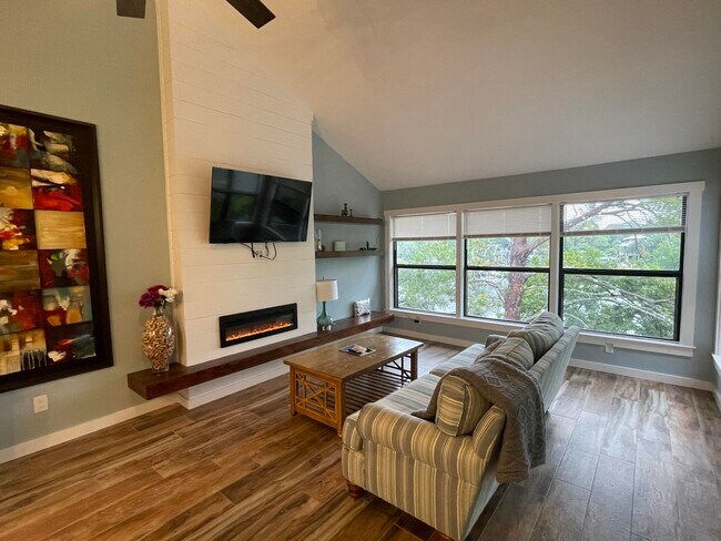 Building Photo - 300 Yacht Club Dr Unit 18