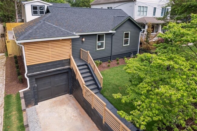 Unidad A, una casa 3/2 recientemente renovada - 496 Glenwood Plz SE