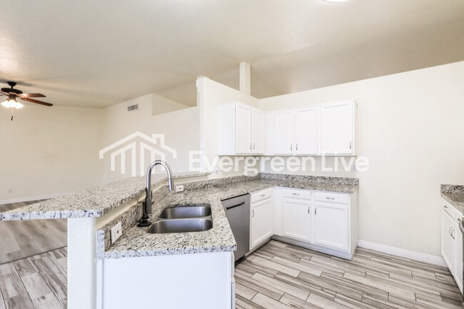 Photo - 1462 W Breakwell St