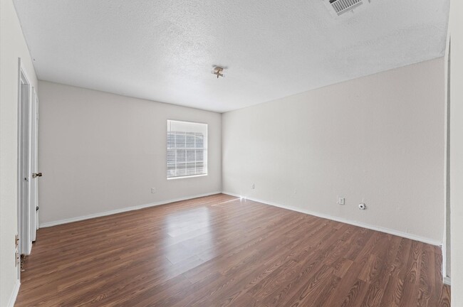Photo - 12206 Ormandy St
