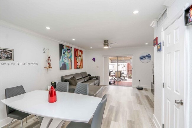 Building Photo - 30 SW 108th Ave Unit 7G