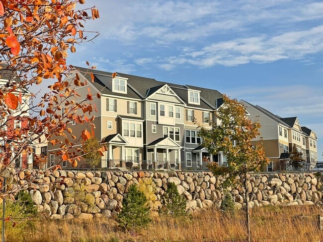 Building Photo - Like New Trillium Cove Townhome with Prima...