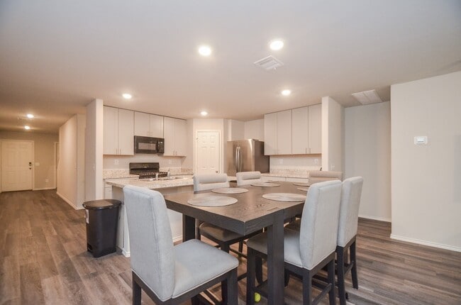 Building Photo - 2250 Yelverton Ter Trl Rental
