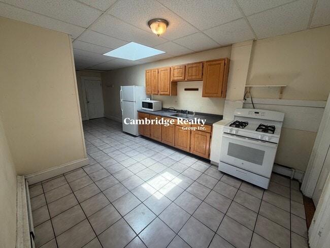 Building Photo - 177 Harvard St Unit B3