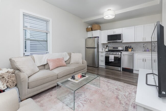 Building Photo - 100 H St Unit 3 Rental