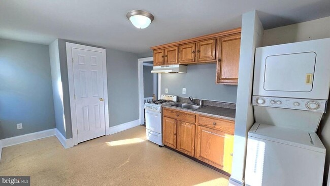 Building Photo - 141 Bridgeboro St