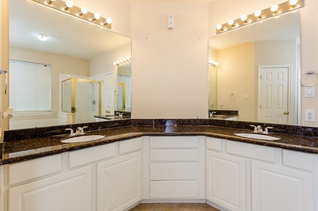 Building Photo - 5906 Saber River