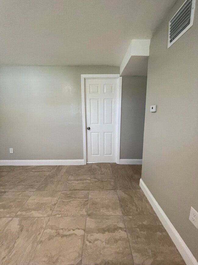 Photo - 2513 Ave L