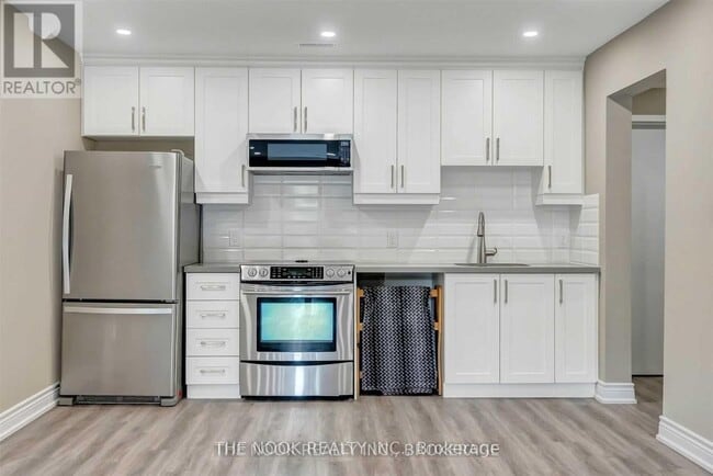 Photo - 138 Huntington Crescent