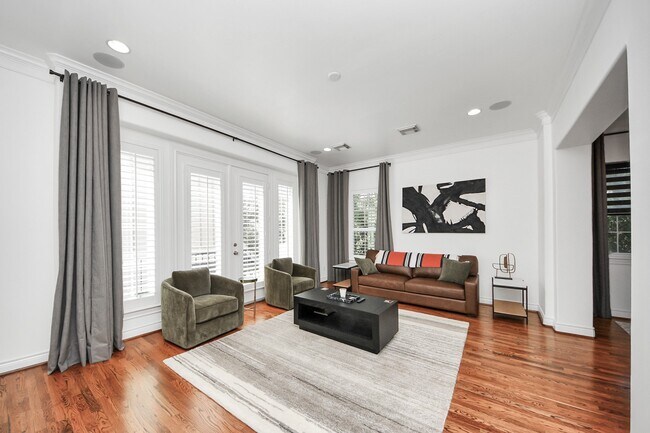 Photo - 620 Rutland St