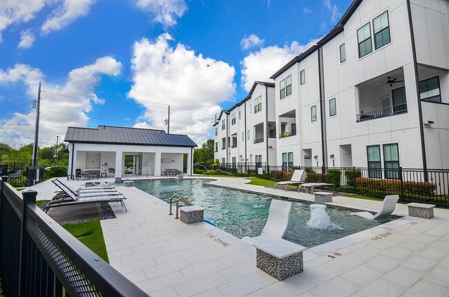 Building Photo - 2812 Grand Fountains Dr Rental