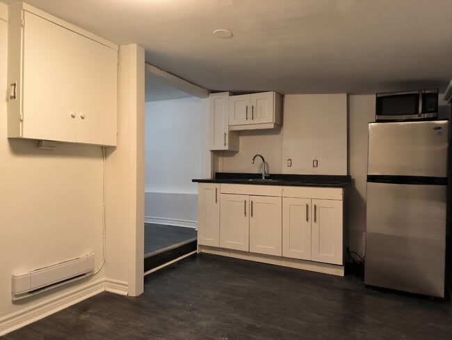 Building Photo - 159 Gladstone Ave Unit Main-Rear