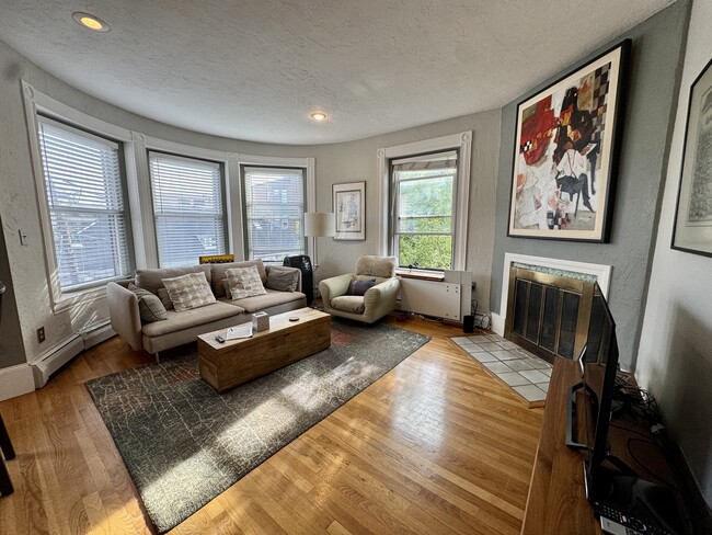 Building Photo - 48 Kent St Unit 5 Rental