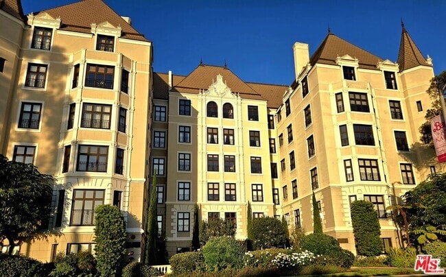 Building Photo - 316 N Rossmore Ave Unit PH 607 Rental