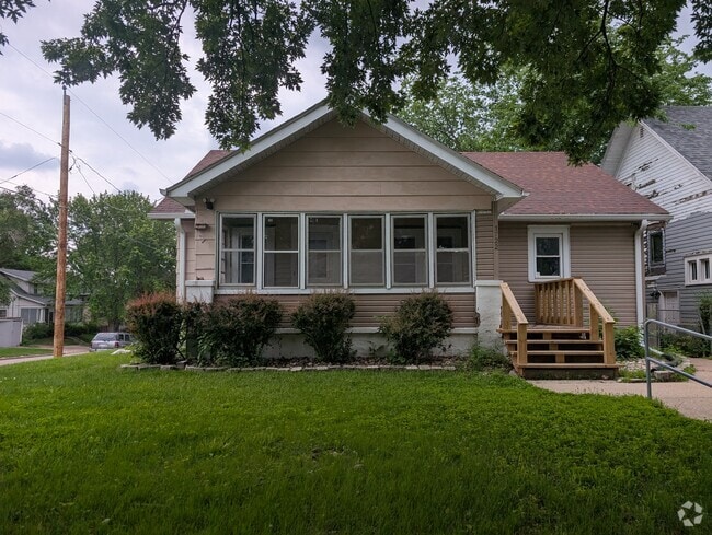 Building Photo - 1722 Isabella St Rental