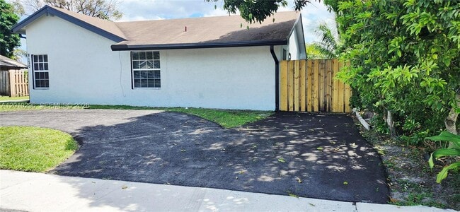 Photo - 8120 SW 4th Ct