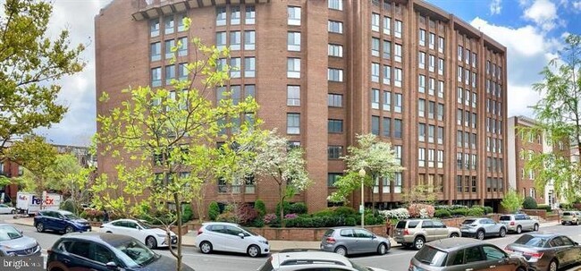 Building Photo - 1280 21st St NW Unit 109