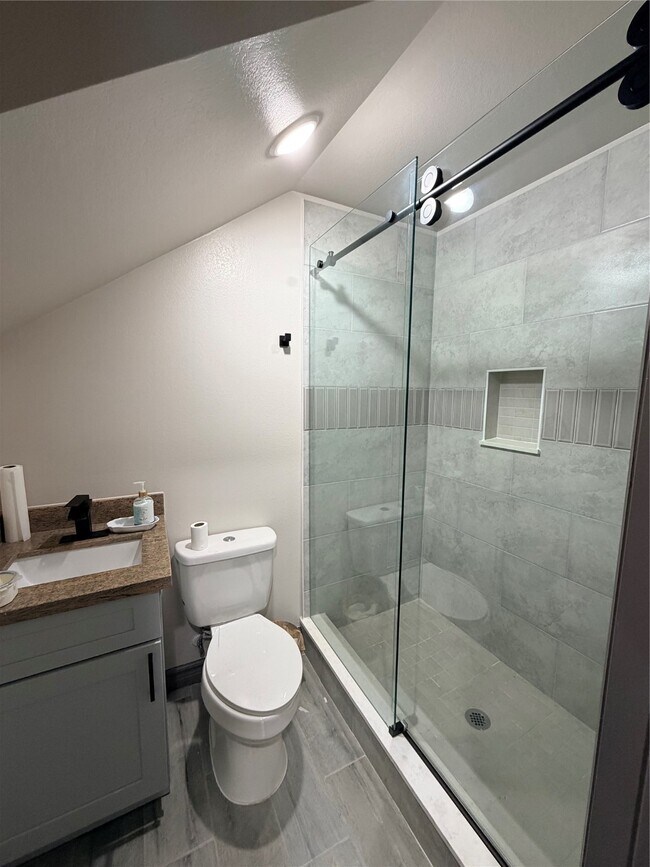 Photo - 5400 Pine Ave