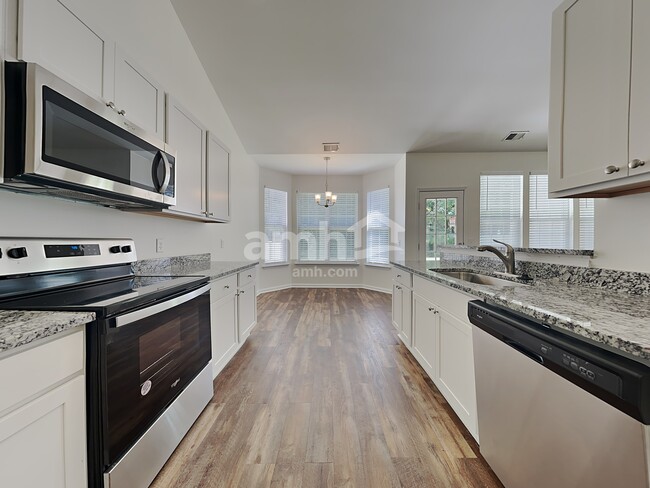 Photo - 8 Prominence Point