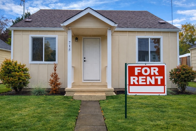 Building Photo - 715 NE 13th St