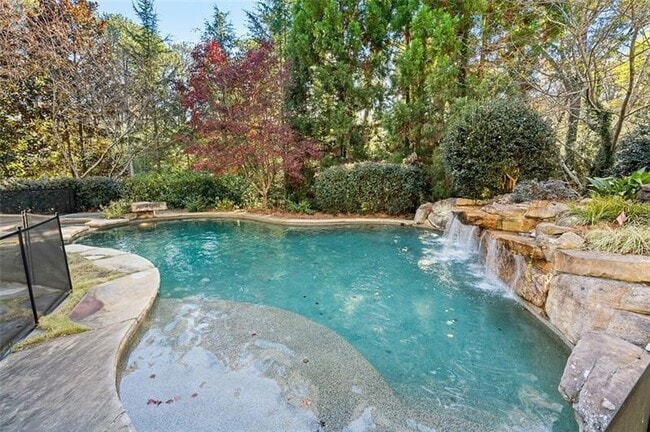 Photo - 5000 Long Island Dr