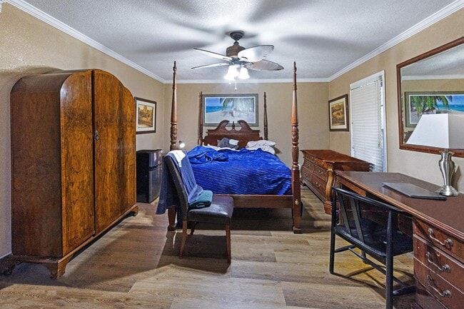 Photo - 728 Saybrook Cir NW