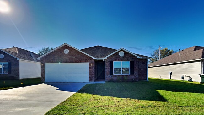 Available now! Beautiful 4 bed/2bath new c... - Available now! Beautiful 4 bed/2bath new c... House