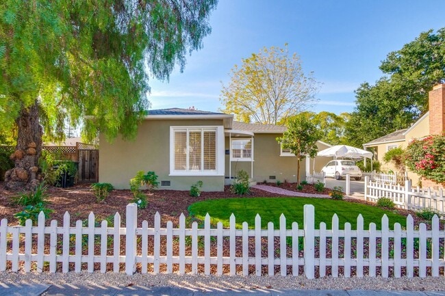 Photo - 2990 Cowper St