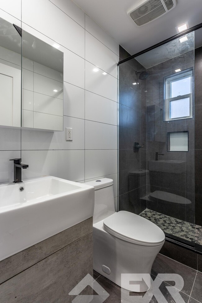 Photo - 800 Empire Blvd Unidad 4G