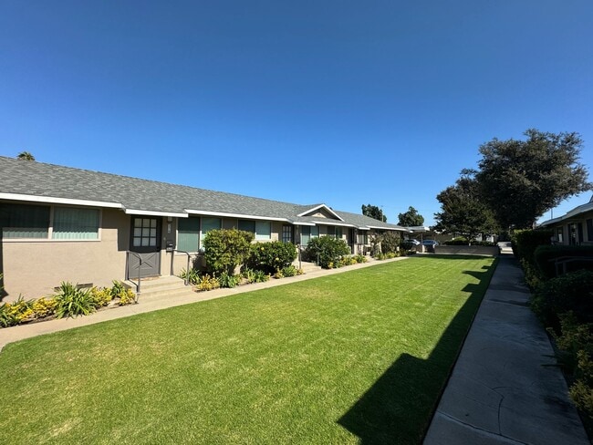 Photo - Oak Street Apartments