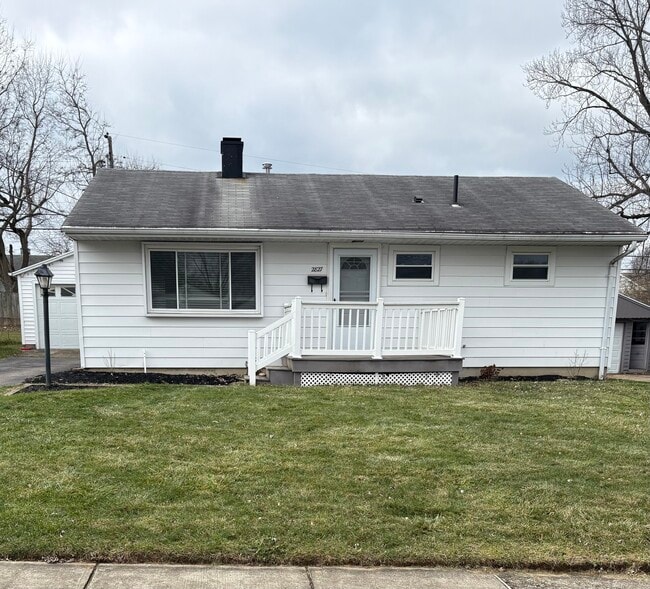 Building Photo - 2827 Acosta St